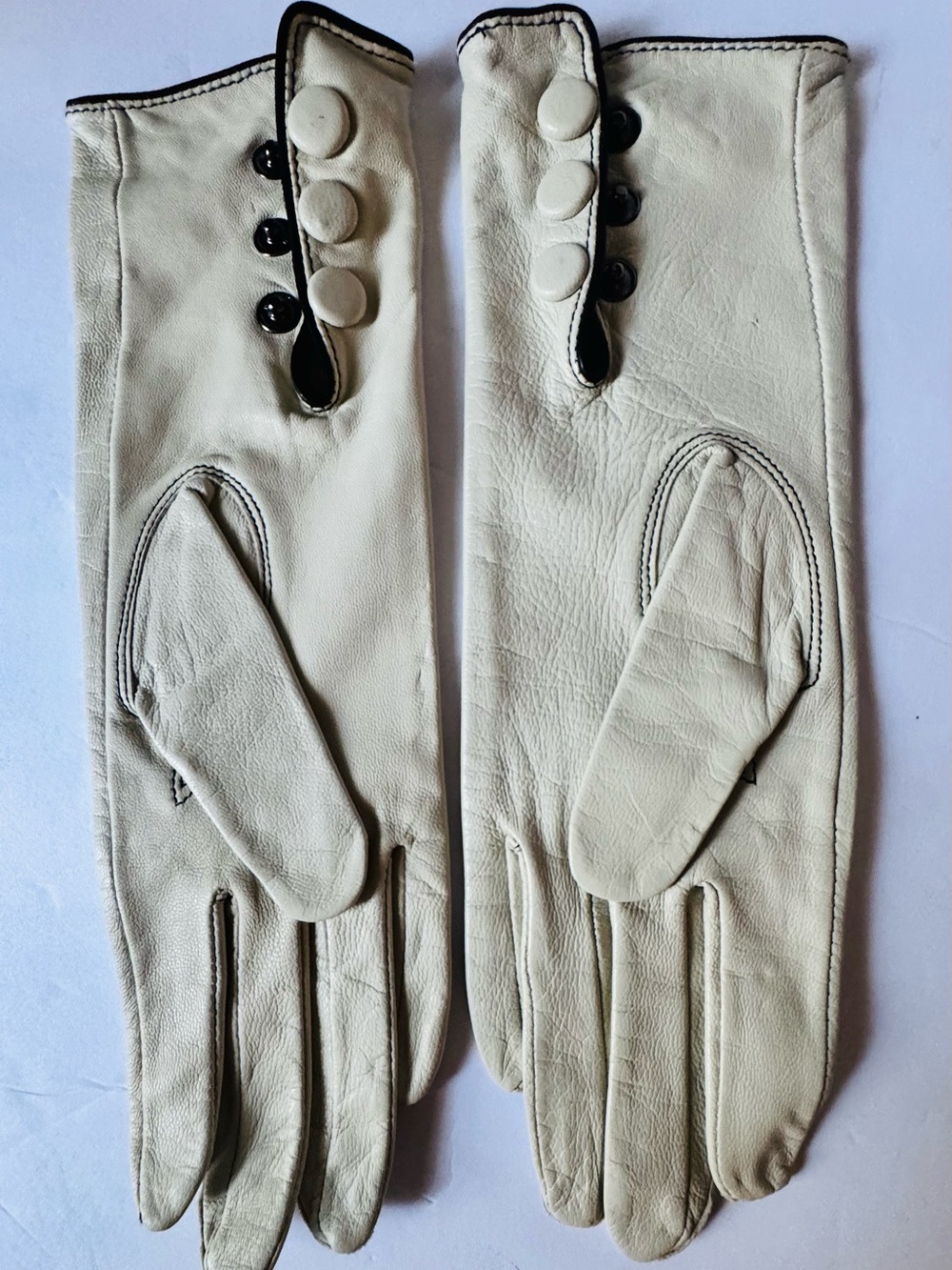 MetroStyle Women’s Small Leather Gloves Vintage Ivory Snaps 3.5”x11”